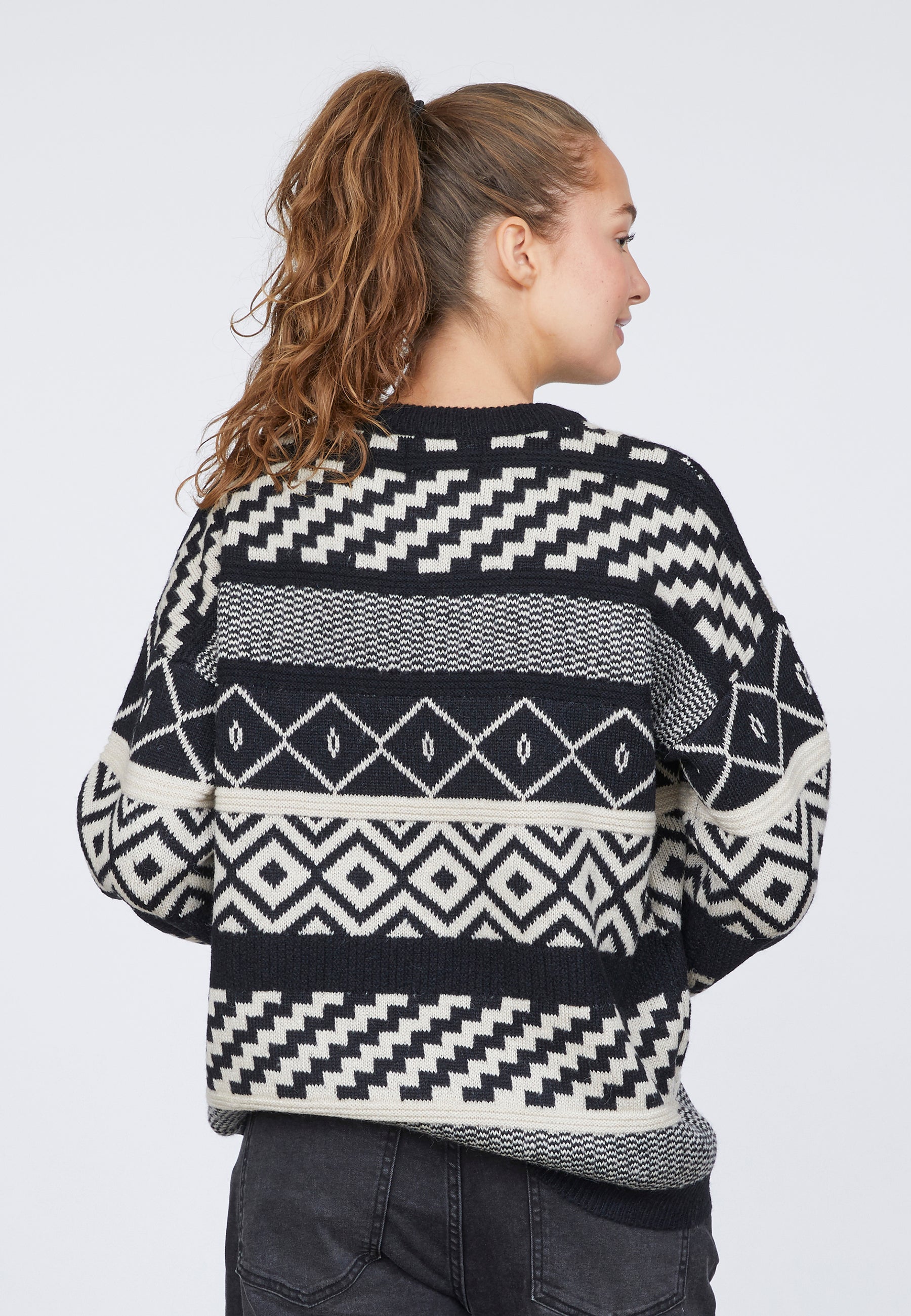 Sisters Point Leisa pullover