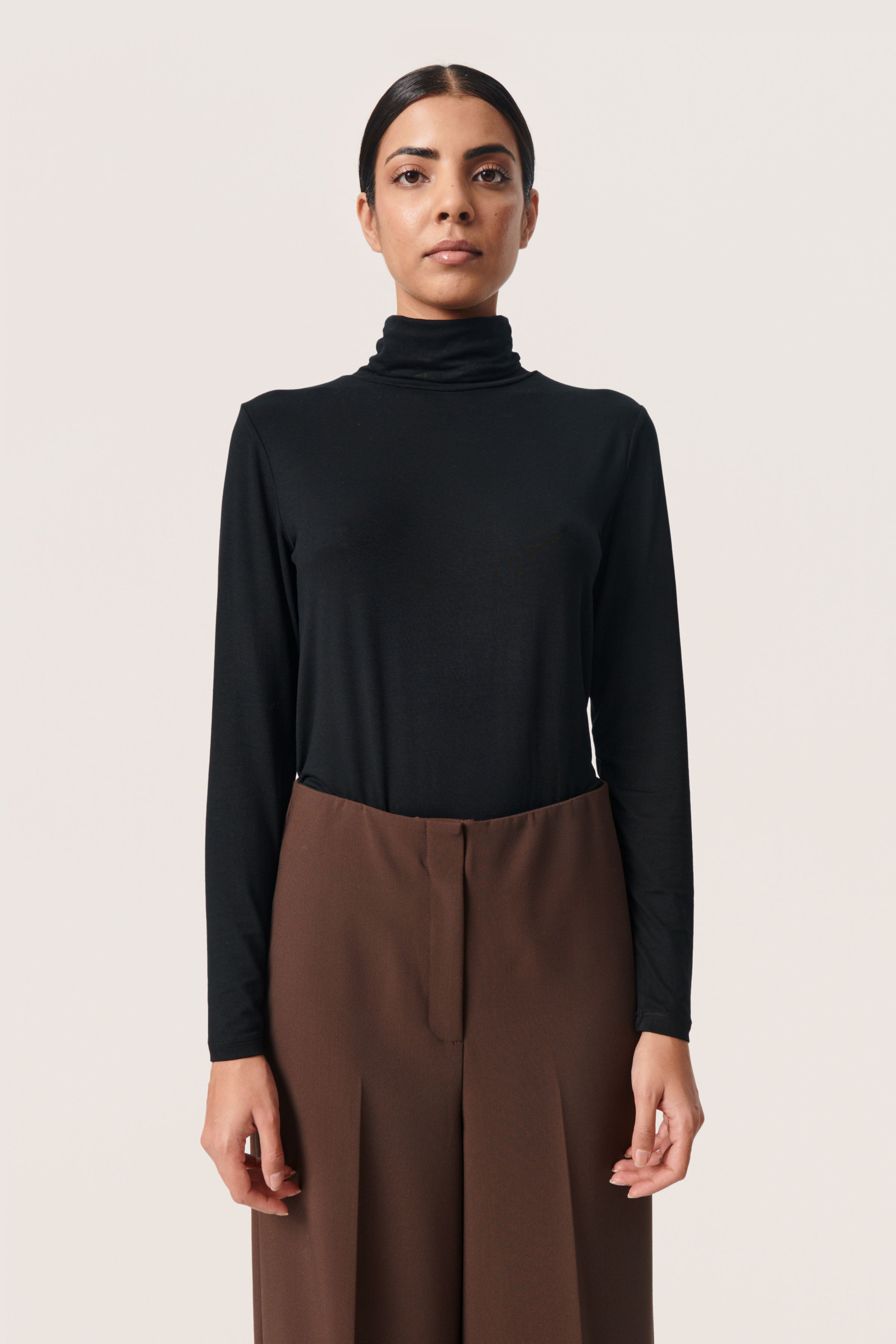 Soaked Hanadi Rollneck, Black